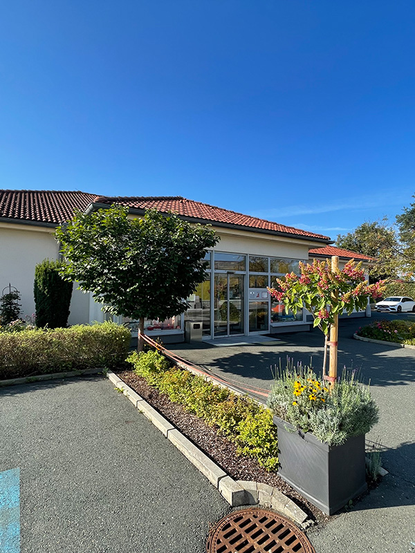 Außenansicht der Diana Apotheke in Werndorf.